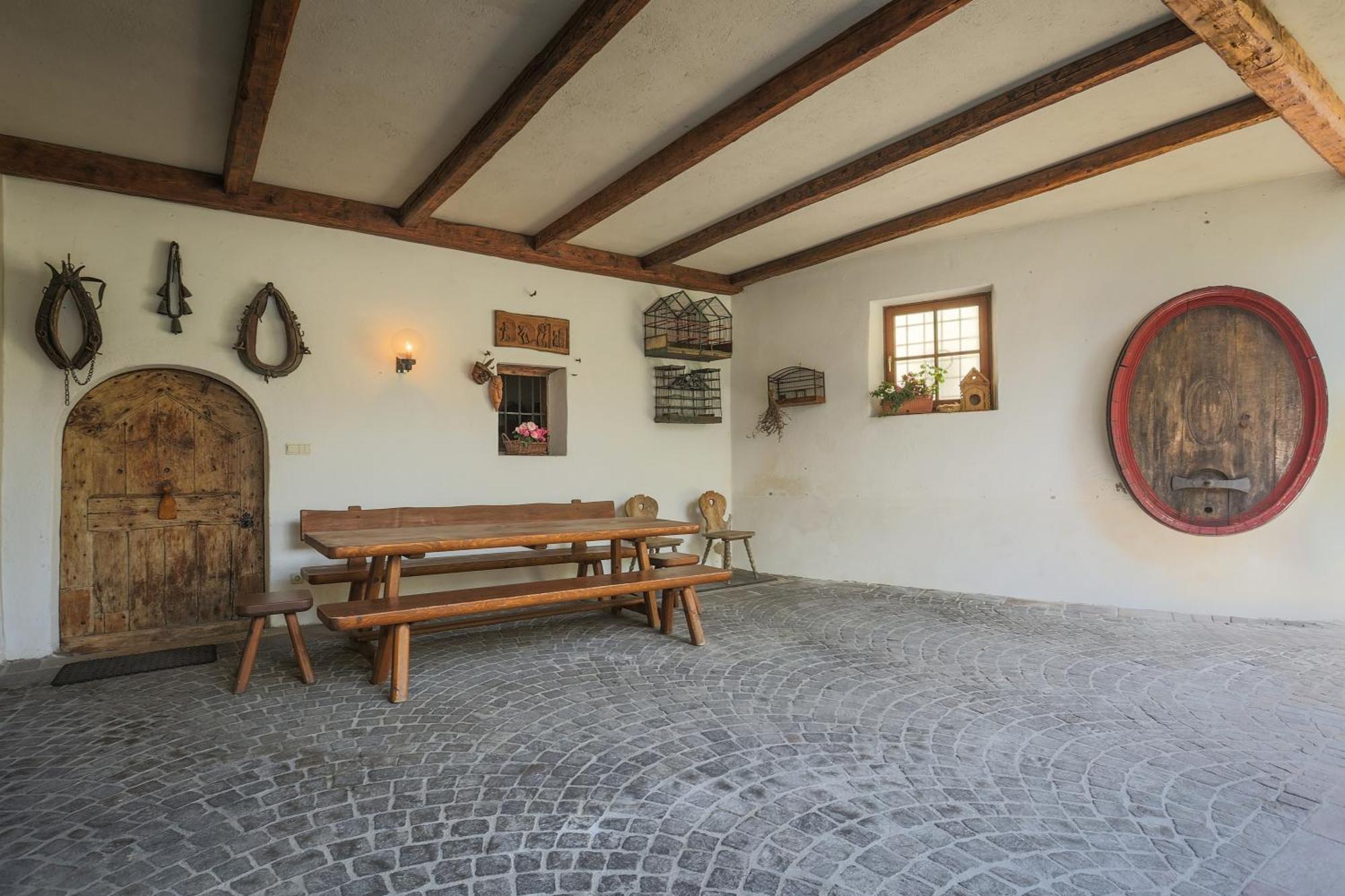 Ansitz Von Wohlgemuth Apartment ซาลอร์โน ภายนอก รูปภาพ