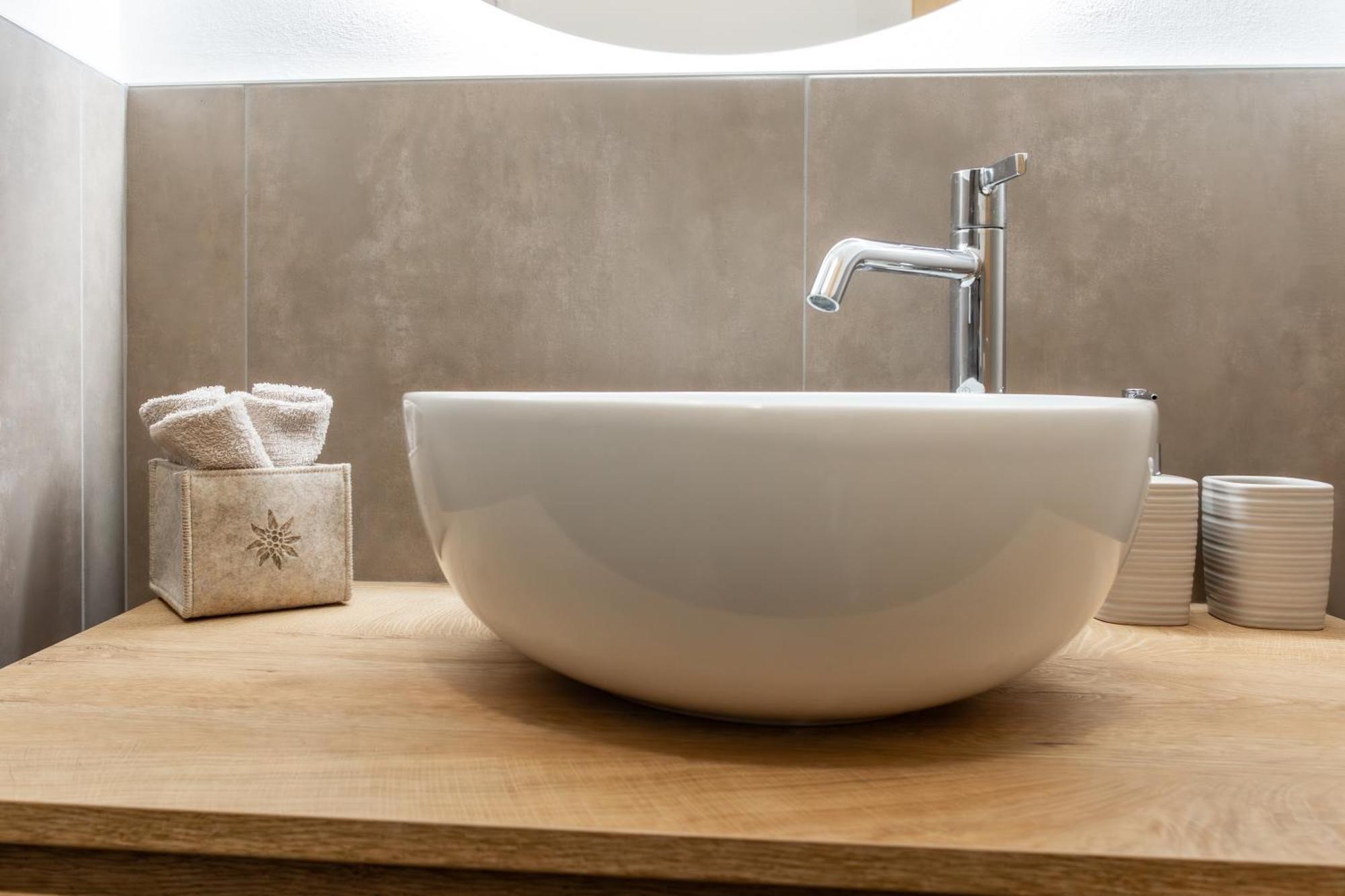 Ansitz Von Wohlgemuth Apartment ซาลอร์โน ภายนอก รูปภาพ